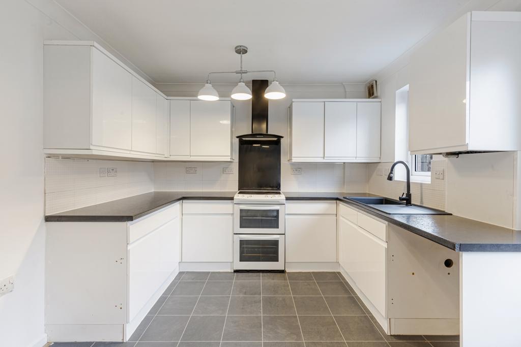 A08 - 19 Jasmine Grove Paignton - 260119