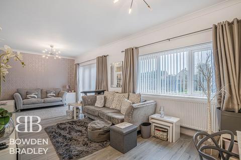 4 bedroom semi-detached house for sale, Chalgrove Crescent, Clayhall, IG5