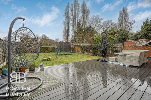 4 bedroom semi-detached house for sale, Chalgrove Crescent, Clayhall, IG5