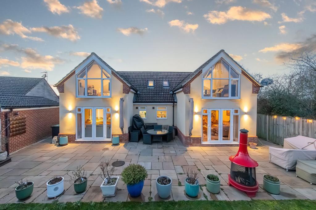 4 bedroom detached house for sale
