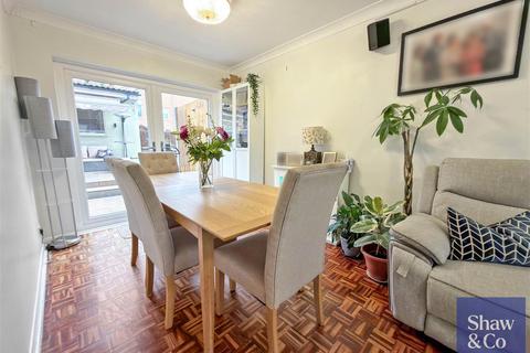 4 bedroom terraced house for sale, Old Farm Close, Hounslow TW4