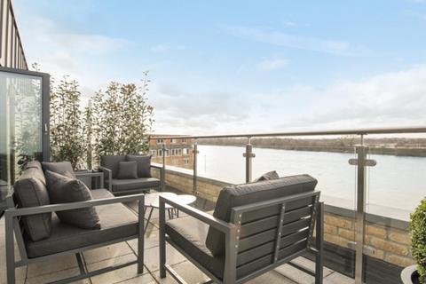 3 bedroom townhouse to rent, Oxbridge Terrace, London