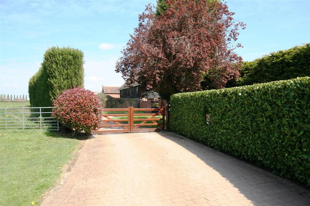 Greenhillfarmbarns,1entrance.JPG