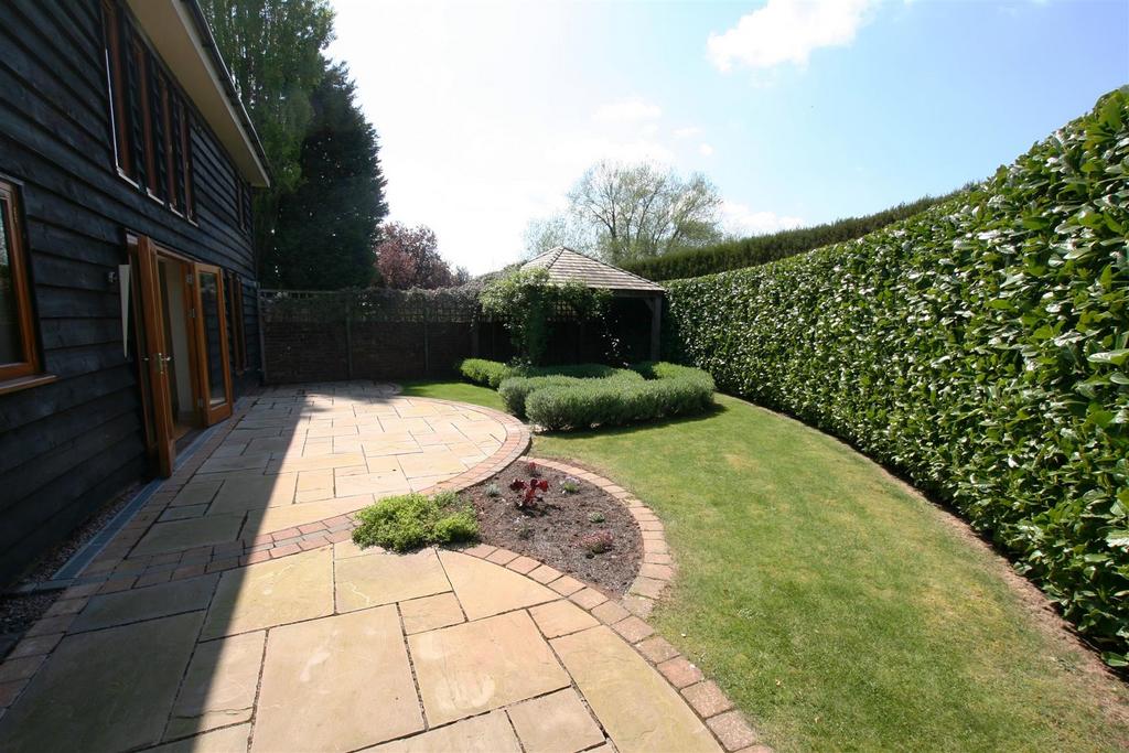 Greenhillfarmbarns,1garden.JPG