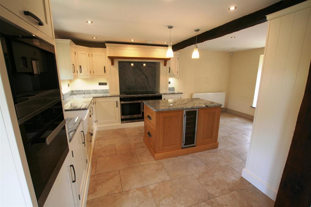 Greenhillfarmbarns,1kitchen1.JPG