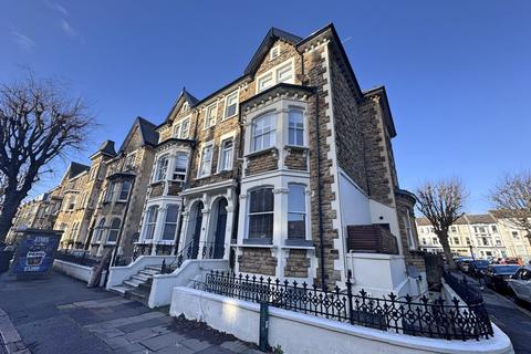 2 bedroom apartment to rent, Cromwell Road, Hove