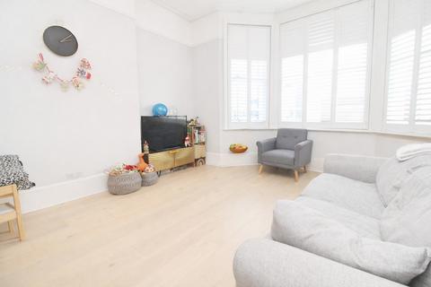 2 bedroom apartment to rent, Cromwell Road, Hove