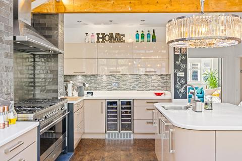 5 bedroom detached house for sale, Valley Drive, Brighton