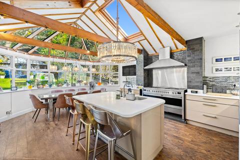 5 bedroom detached house for sale, Valley Drive, Brighton