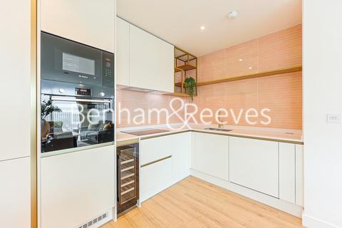 undefined, Quay Walk, Grand Union HA0