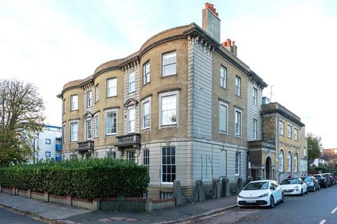2 bedroom flat to rent, Windlesham Road, Brighton BN1