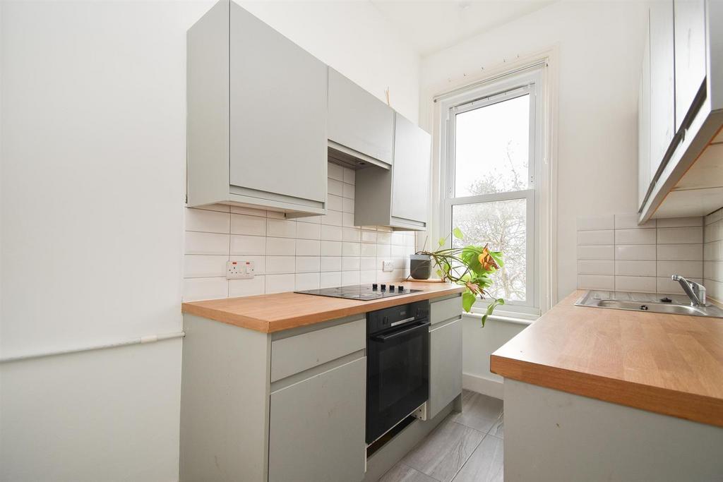 Kitchen (2).jpg