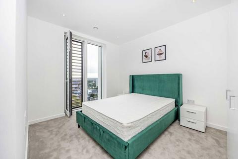 2 bedroom flat to rent, Cendal Crescent, London E1