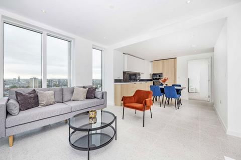 2 bedroom flat to rent, Cendal Crescent, London E1
