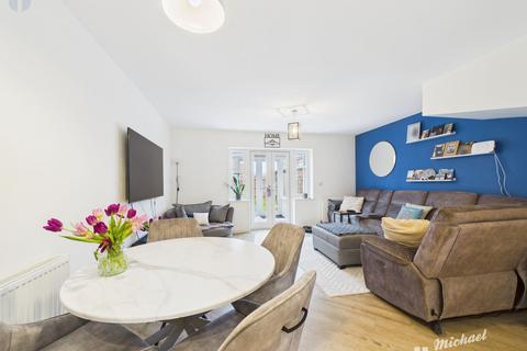 3 bedroom end of terrace house for sale, Oak Place, Aylesbury