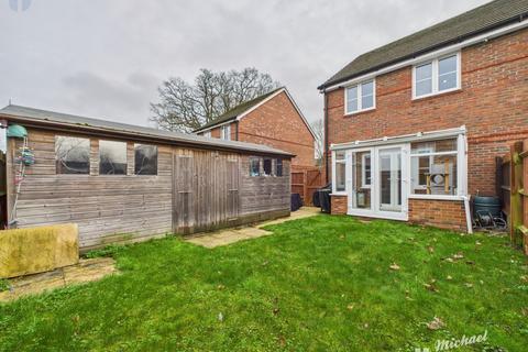 3 bedroom end of terrace house for sale, Oak Place, Aylesbury