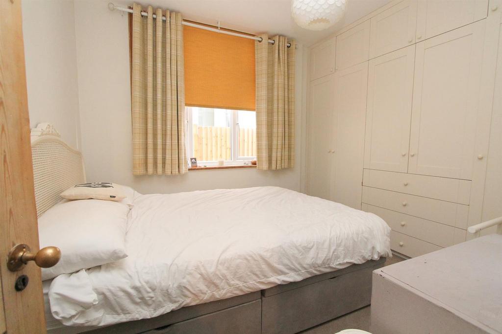 Bed 2.jpg