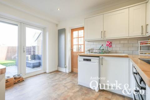 3 bedroom detached house for sale, Long Road, Canvey Island, SS8