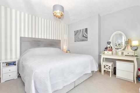 3 bedroom terraced house for sale, York Road, Maidstone ME15