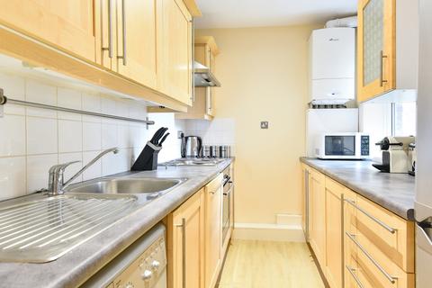 2 bedroom flat to rent, Trinity Road, Tooting, London, SW17