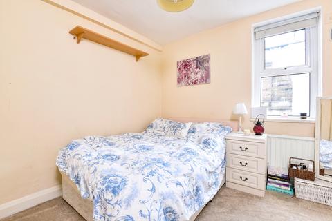 2 bedroom flat to rent, Trinity Road, Tooting, London, SW17