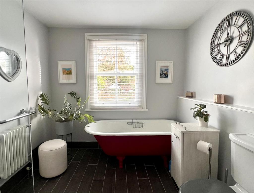 Bathroom.jpg