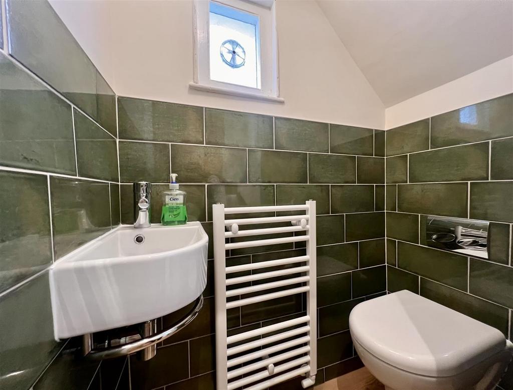 Downstairs toilet.jpeg