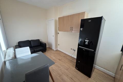 Curzon Avenue, M14 5PU