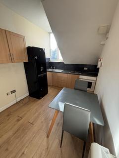 2 bedroom flat to rent, Curzon Avenue, M14 5PU