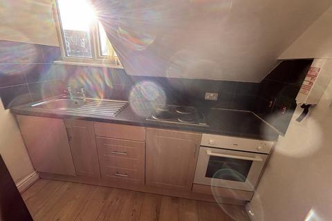 2 bedroom flat to rent, Curzon Avenue, M14 5PU