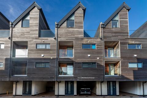 3 bedroom townhouse for sale, Fishermans Beach, Hythe, CT21