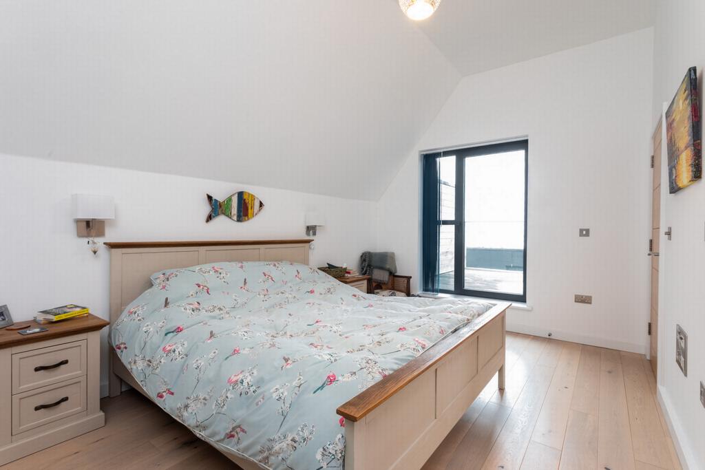 Principal bedroom
