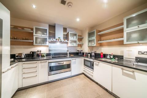 3 bedroom flat to rent, Lensbury Avenue, London SW6