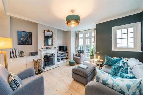 undefined, Shacklegate Lane, Teddington TW11