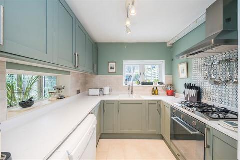 undefined, Shacklegate Lane, Teddington TW11