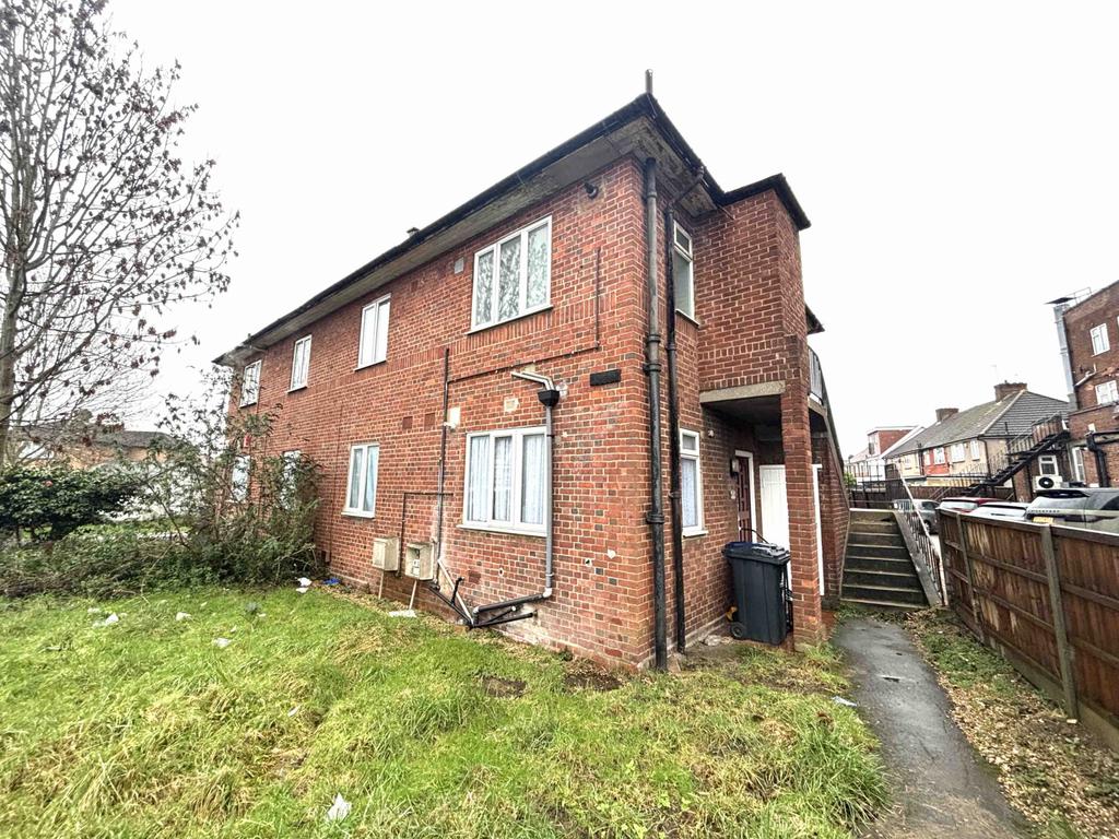 2 bed maisonette for sale Costons Lane, Greenford