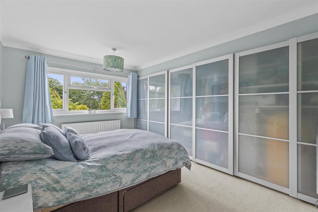 98 Cedar Avenue, HP15 7 EF-2.jpg