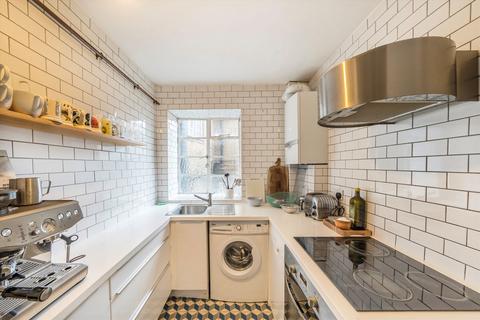 2 bedroom flat for sale, Streatham High Road, London SW16