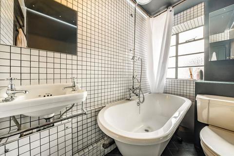 2 bedroom flat for sale, Streatham High Road, London SW16