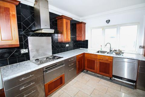 6 bedroom detached bungalow for sale, Tyninghame Avenue, Wolverhampton WV6