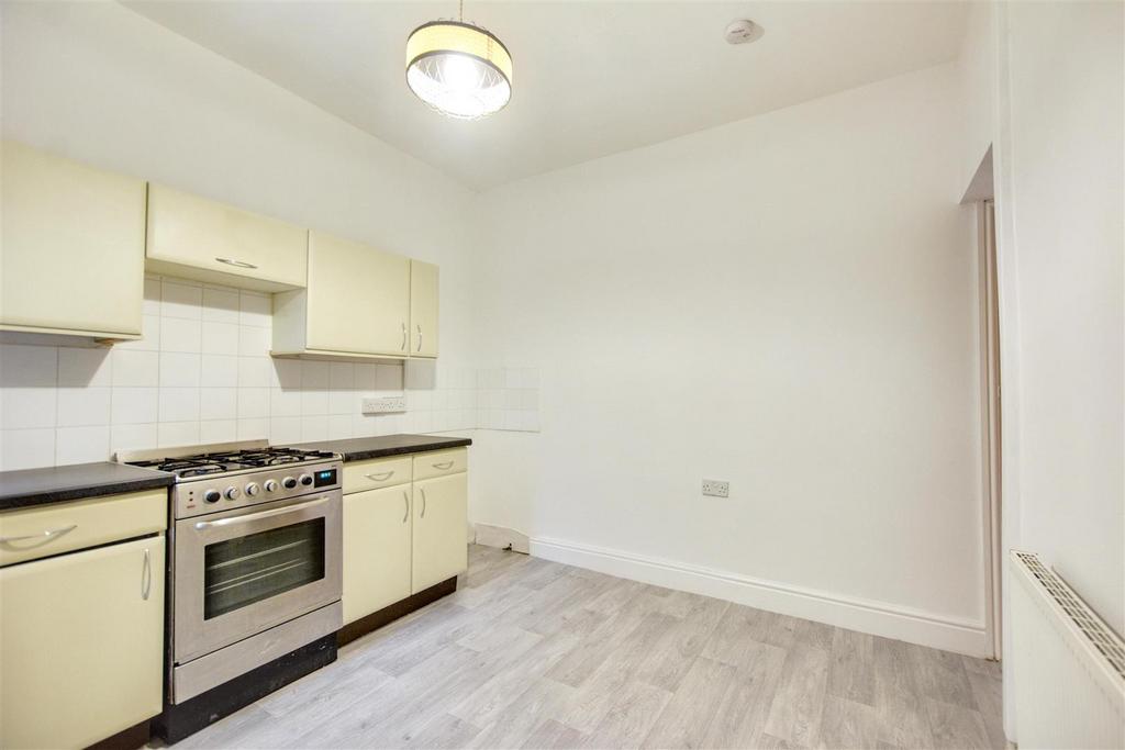 Kitchen 2.jpeg