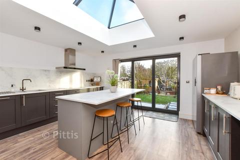 3 bedroom semi-detached house for sale, Medina Avenue, Newport, Isle of Wight