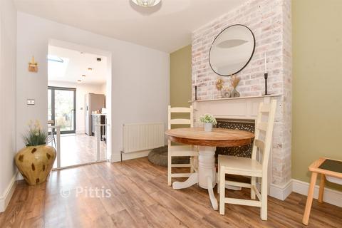 3 bedroom semi-detached house for sale, Medina Avenue, Newport, Isle of Wight