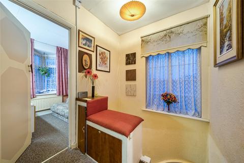 2 bedroom maisonette for sale, Leith Close, London NW9