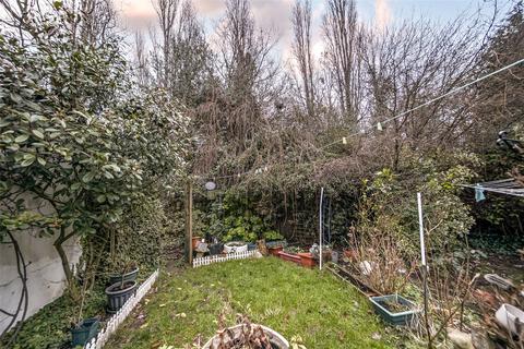 2 bedroom maisonette for sale, Leith Close, London NW9