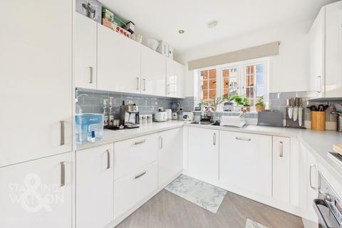 3 bedroom semi-detached house for sale, Kestrel Avenue, Queens Hills, Norwich