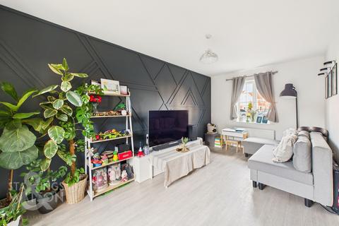 3 bedroom semi-detached house for sale, Kestrel Avenue, Queens Hills, Norwich