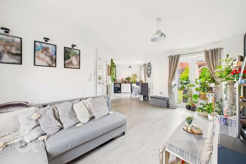 3 bedroom semi-detached house for sale, Kestrel Avenue, Queens Hills, Norwich