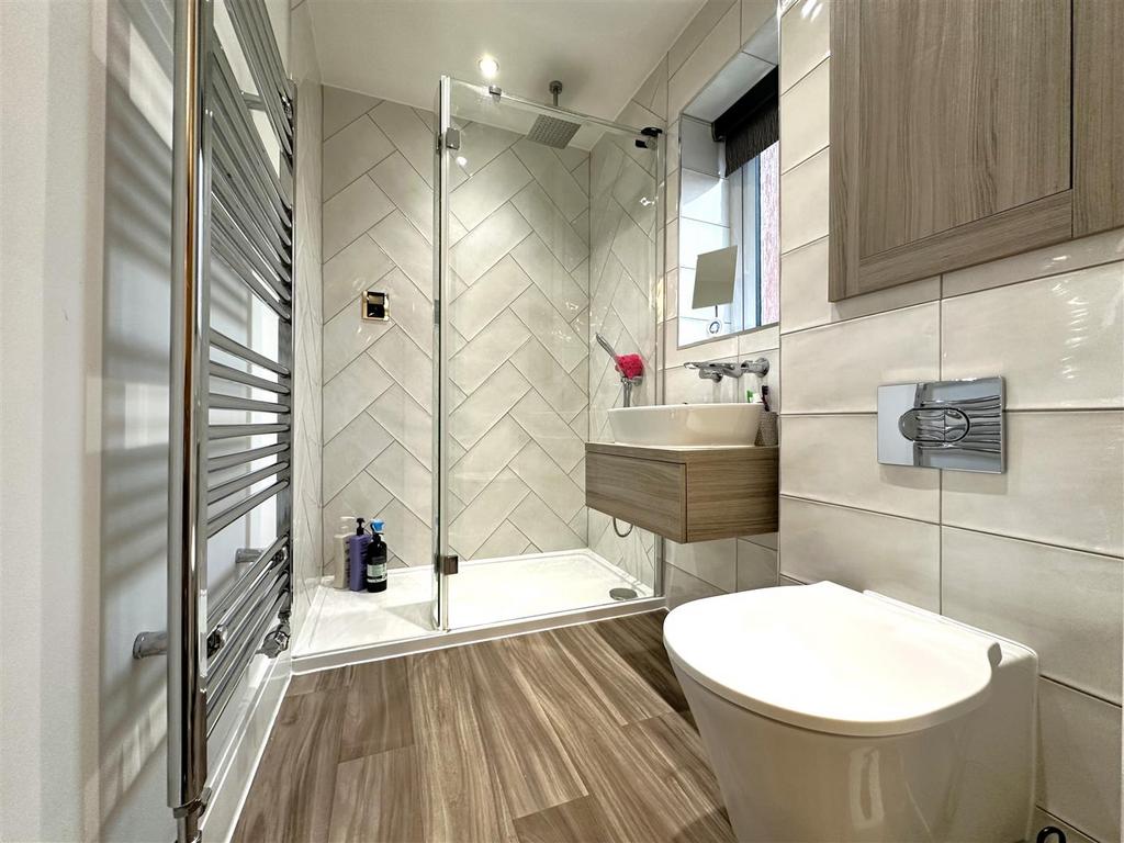 En-Suite Shower Room 925