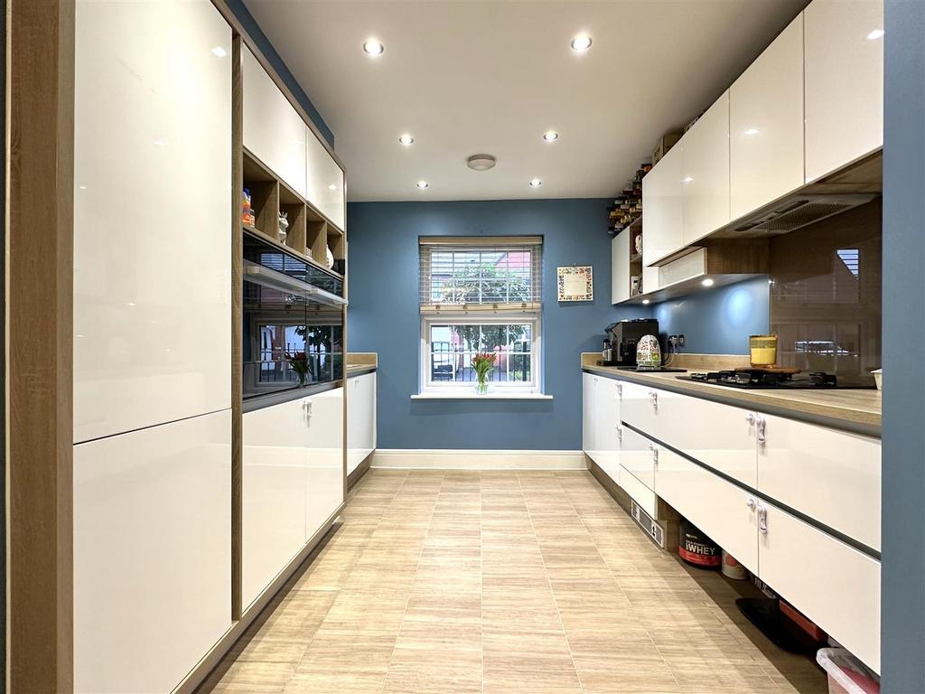 Stylish Modern Kitchen 949